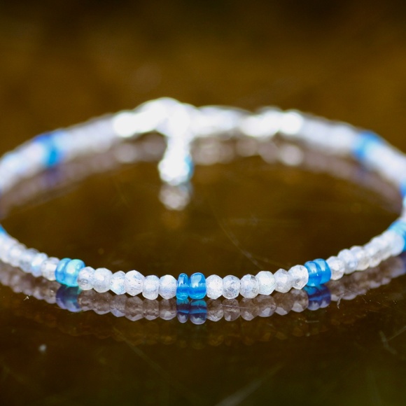 Neon Blue Apatite & Labradorite Bracelet in Sterling Silver 925 - Elevate Your S - Picture 6 of 7
